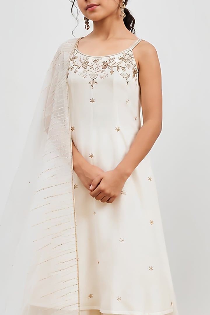 Ivory Chanderi Mukaish Embroidered Kalidar Kurta Set For Girls by DISHA MUCHHALA KIDS at Pernia's Pop Up Shop