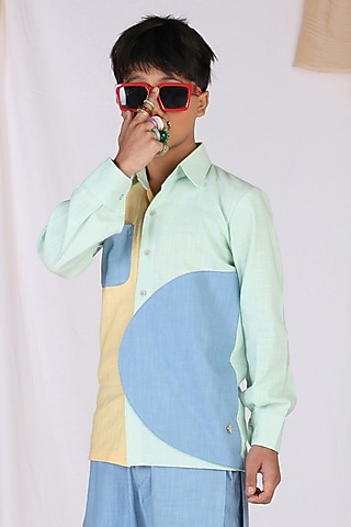 Yellow & Mint Cotton Slub Color-Blocked Shirt For Boys by Mulyo Kids