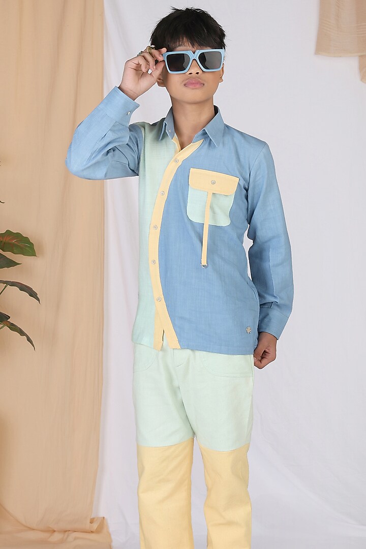 Blue Cotton Slub Color-Blocked Shirt For Boys by Mulyo Kids at Pernia's Pop Up Shop