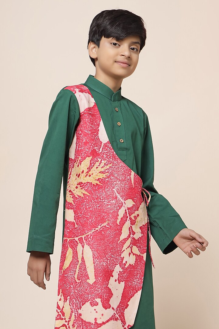 Crimson Red & Bottle Green Cotton Chinon Printed Kurta Set For Boys by Mulyo Kids at Pernia's Pop Up Shop