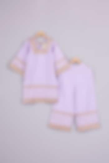 Lavender Linen Kurta Set For Girls by Mulyo Kids at Pernia's Pop Up Shop