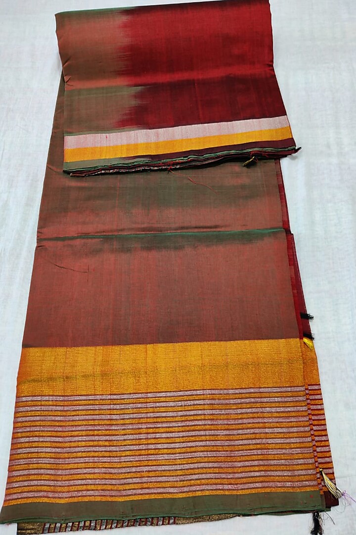 Maroon Handwoven Saree Set With Zari Border by Muni Kumar