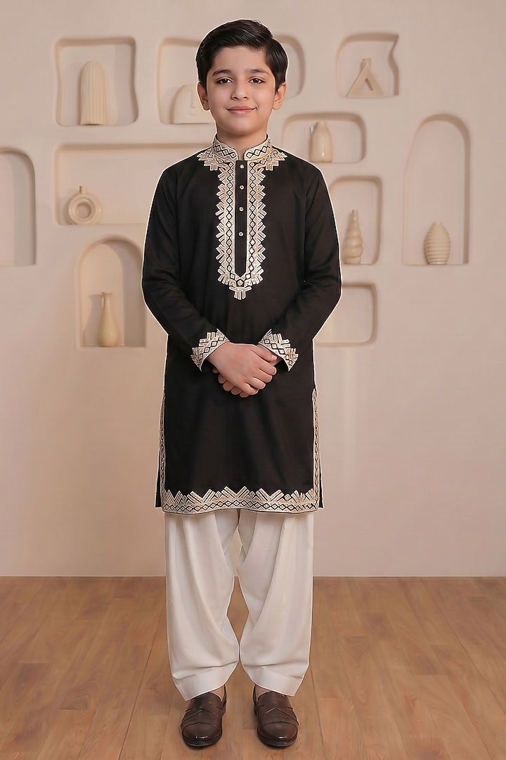 Black Cotton Kurta Set For Boys by Prateek Munjal Kids at Pernia's Pop Up Shop