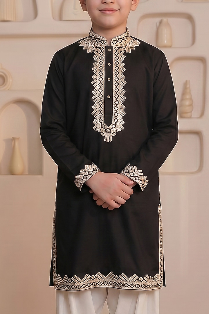 Black Cotton Kurta Set For Boys by Prateek Munjal Kids at Pernia's Pop Up Shop
