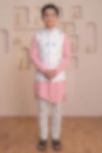 White Cotton Embroidered Bundi Jacket Set For Boys by Prateek Munjal Kids at Pernia's Pop Up Shop