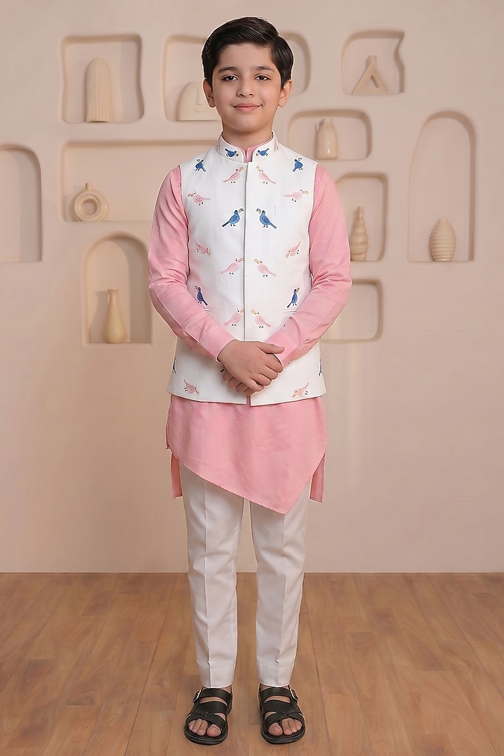 White Cotton Embroidered Bundi Jacket Set For Boys by Prateek Munjal Kids at Pernia's Pop Up Shop