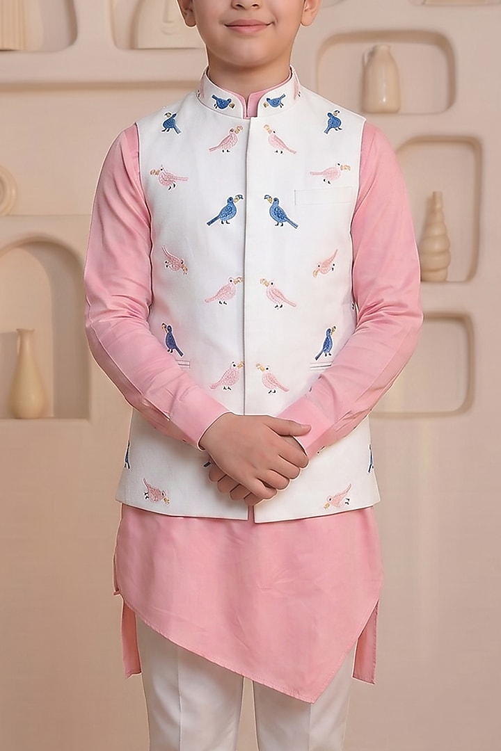 White Cotton Embroidered Bundi Jacket Set For Boys by Prateek Munjal Kids at Pernia's Pop Up Shop