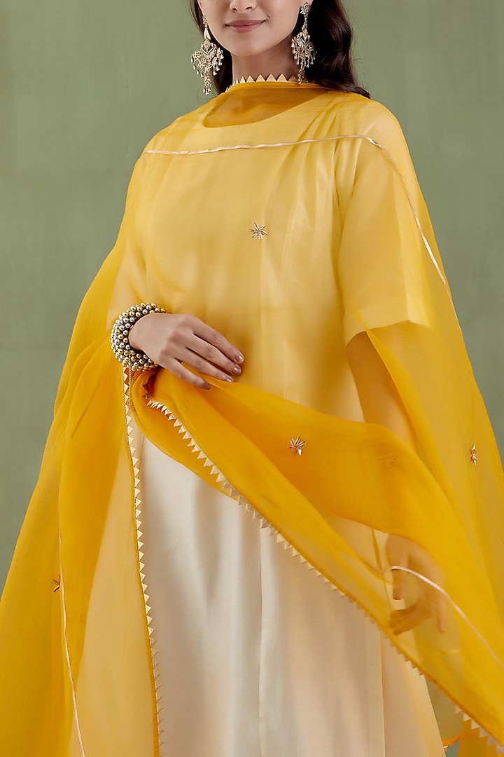 Ecru Kurta Set In Chanderi by Musal at Pernia's Pop Up Shop
