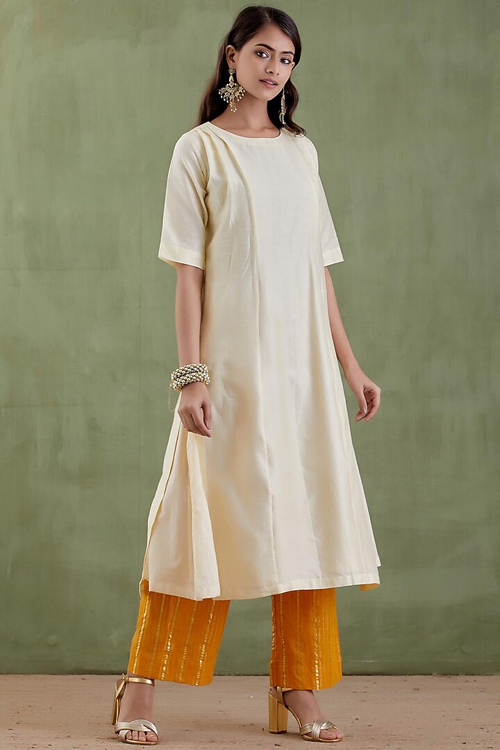 Ecru Kurta Set In Chanderi by Musal at Pernia's Pop Up Shop