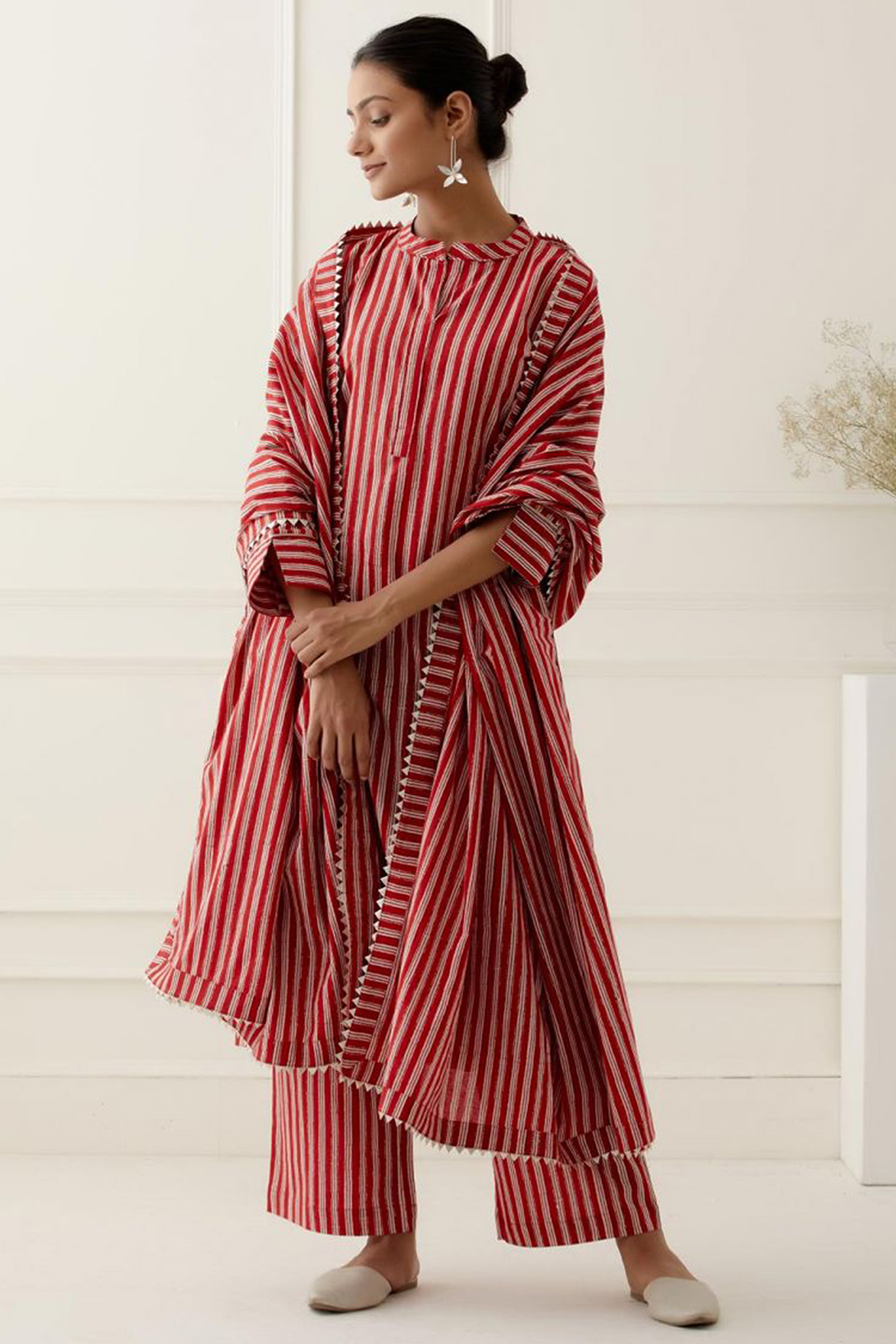 Red Printed Kurta Set by Musal at Pernia's Pop Up Shop