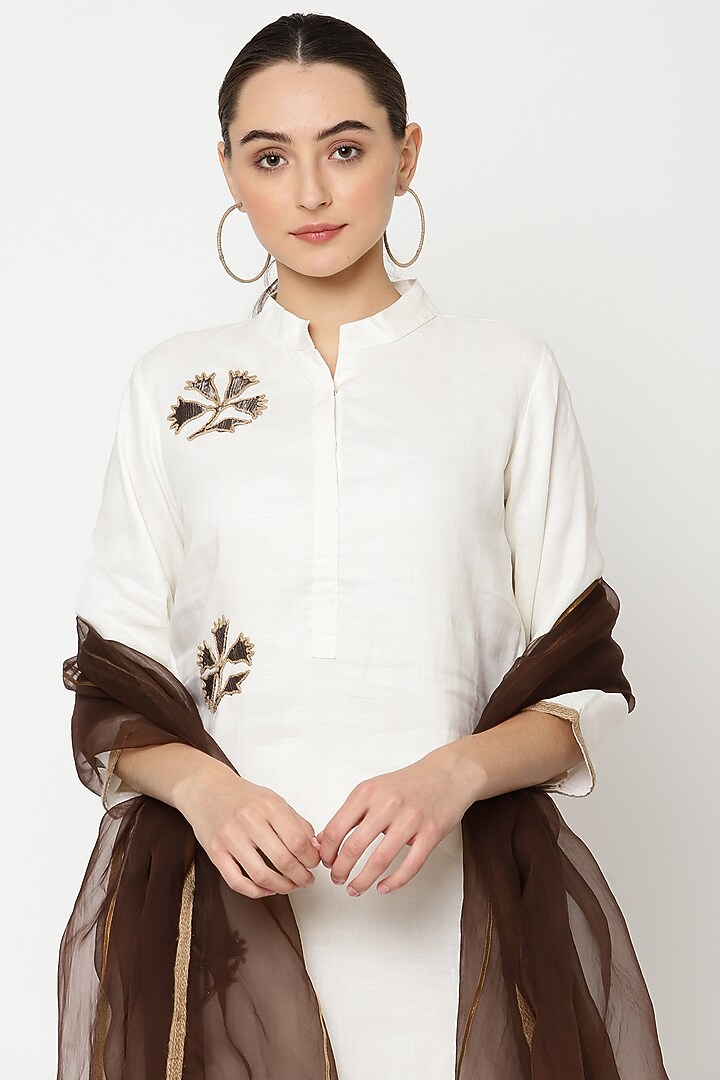 Ivory Hand Embroidered Kurta Set by Musal at Pernia's Pop Up Shop