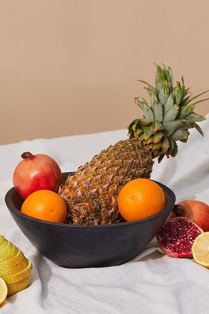 Black Dual Tone Salad Bowl by Muun Home at Pernia's Pop Up Shop