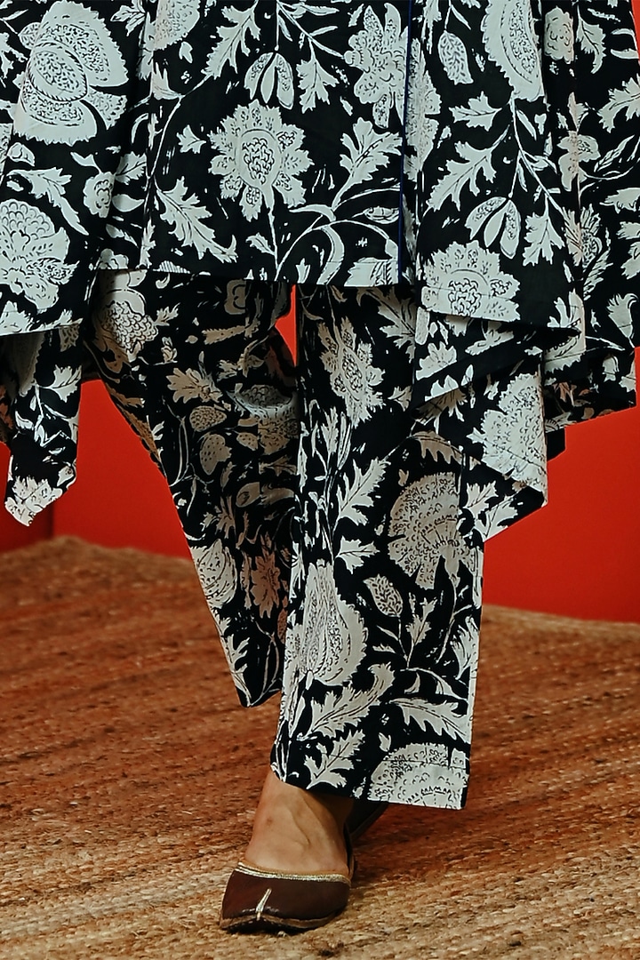 Black Cotton Printed Kurta Set by Myaara at Pernia's Pop Up Shop