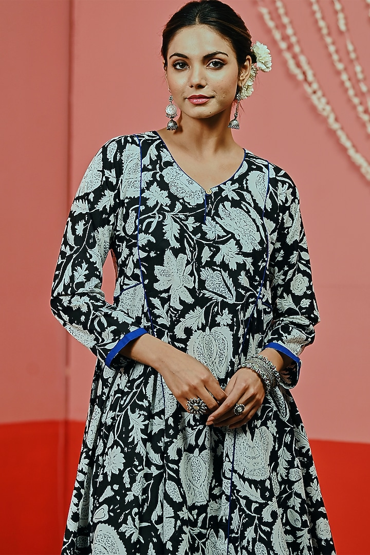 Black Cotton Printed Kurta Set by Myaara at Pernia's Pop Up Shop