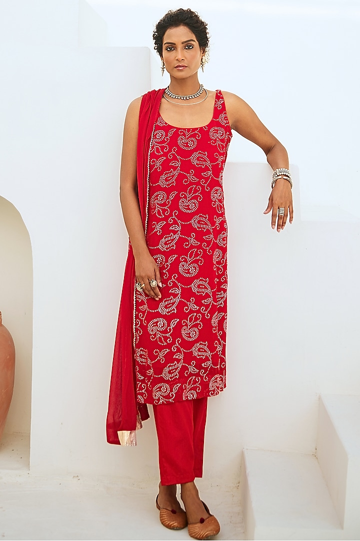 Scarlet Red Georgette Mukaish Work Straight Kurta Set by Myaara at Pernia's Pop Up Shop