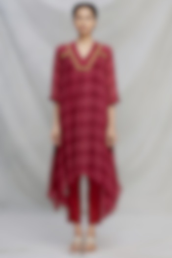 Maroon Printed Kurta Set by Myoho at Pernia's Pop Up Shop