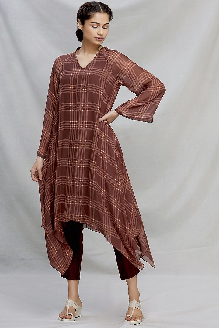 Brown Checkered Kurta Set by Myoho at Pernia's Pop Up Shop