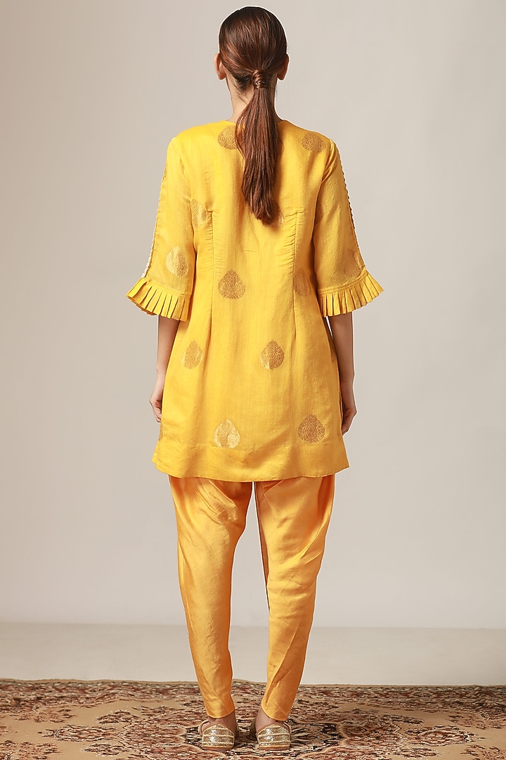 Marigold Embroidered Kurta Set by Myoho at Pernia's Pop Up Shop