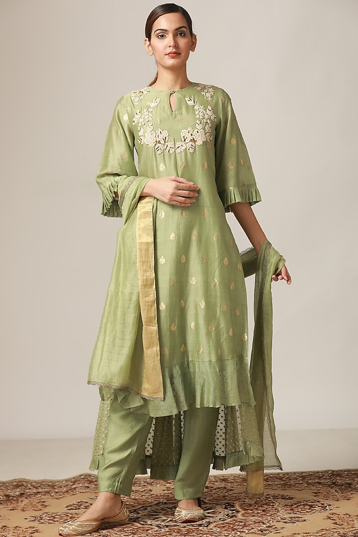Pista Green Embroidered Kurta Set by Myoho at Pernia's Pop Up Shop