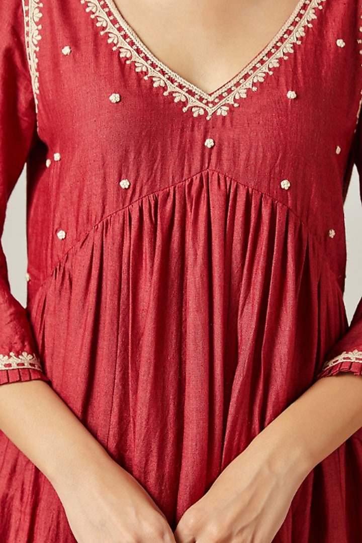 Burgundy & Off White Embroidered Kurta Set by Myoho at Pernia's Pop Up Shop