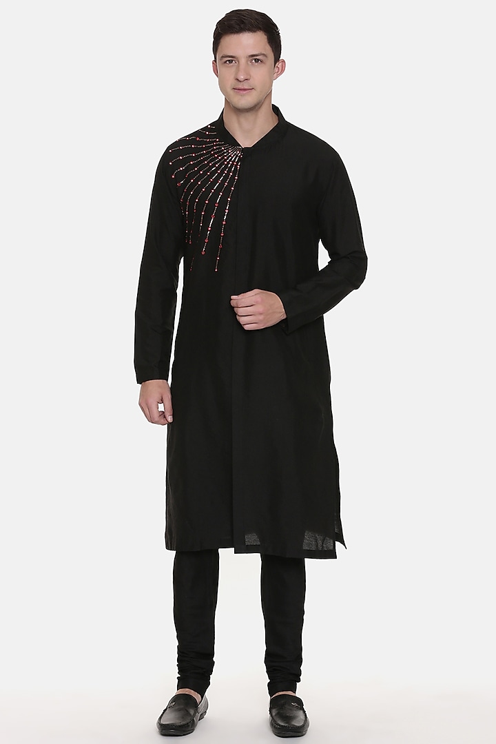 Black Embroidered Kurta Set by Mayank Modi at Pernia's Pop Up Shop