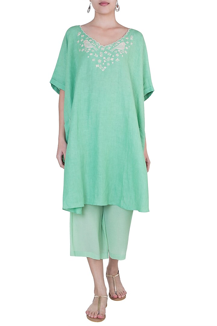Sea green embroidered boxy kaftan kurta by Myoho at Pernia's Pop Up Shop