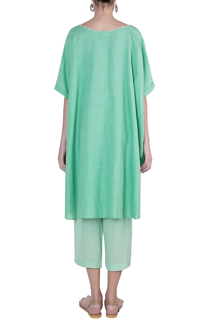 Sea green embroidered boxy kaftan kurta by Myoho at Pernia's Pop Up Shop