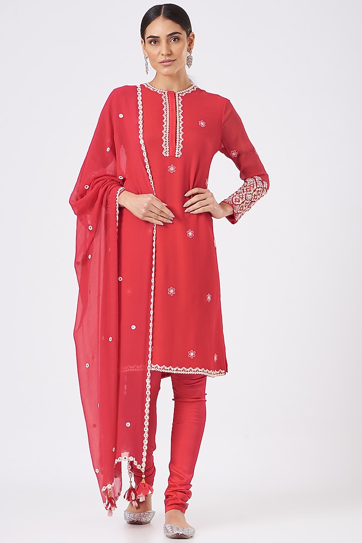 Red Gota Embroidered Straight Kurta Set by MADZIN at Pernia's Pop Up Shop