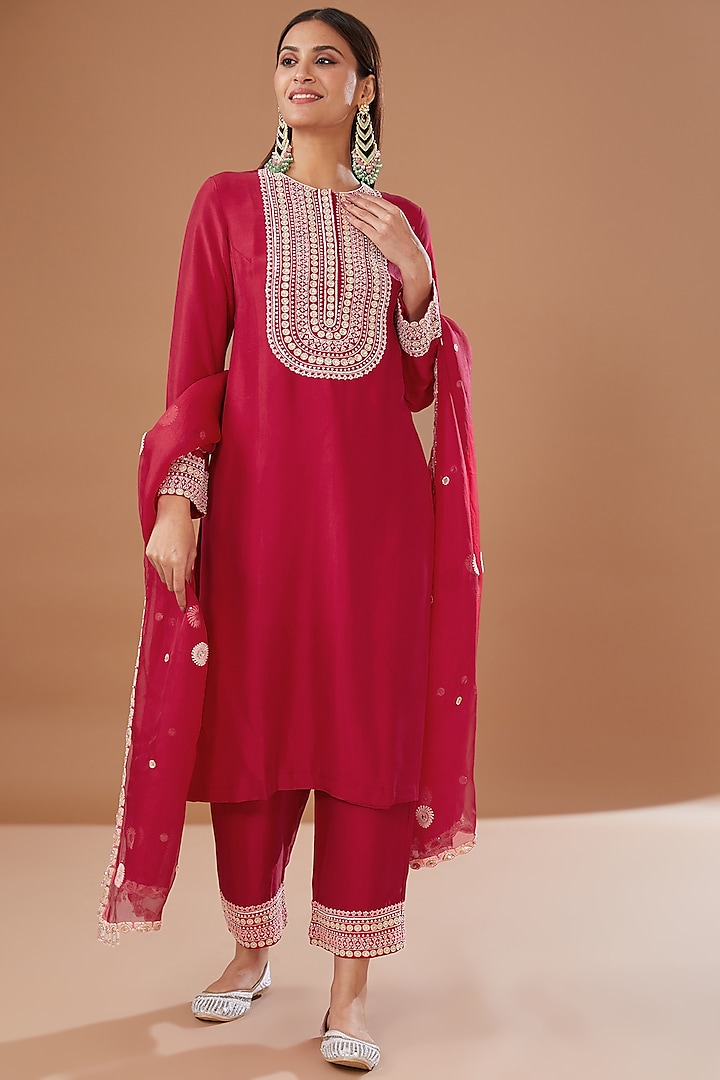 Red Dupion Silk Embroidered Kurta Set by MADZIN at Pernia's Pop Up Shop