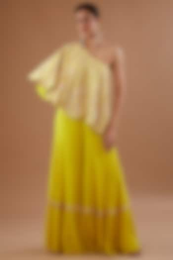 Yellow Silk Dupion Sequins Embroidered One-Shoulder Cape Set by MADZIN at Pernia's Pop Up Shop