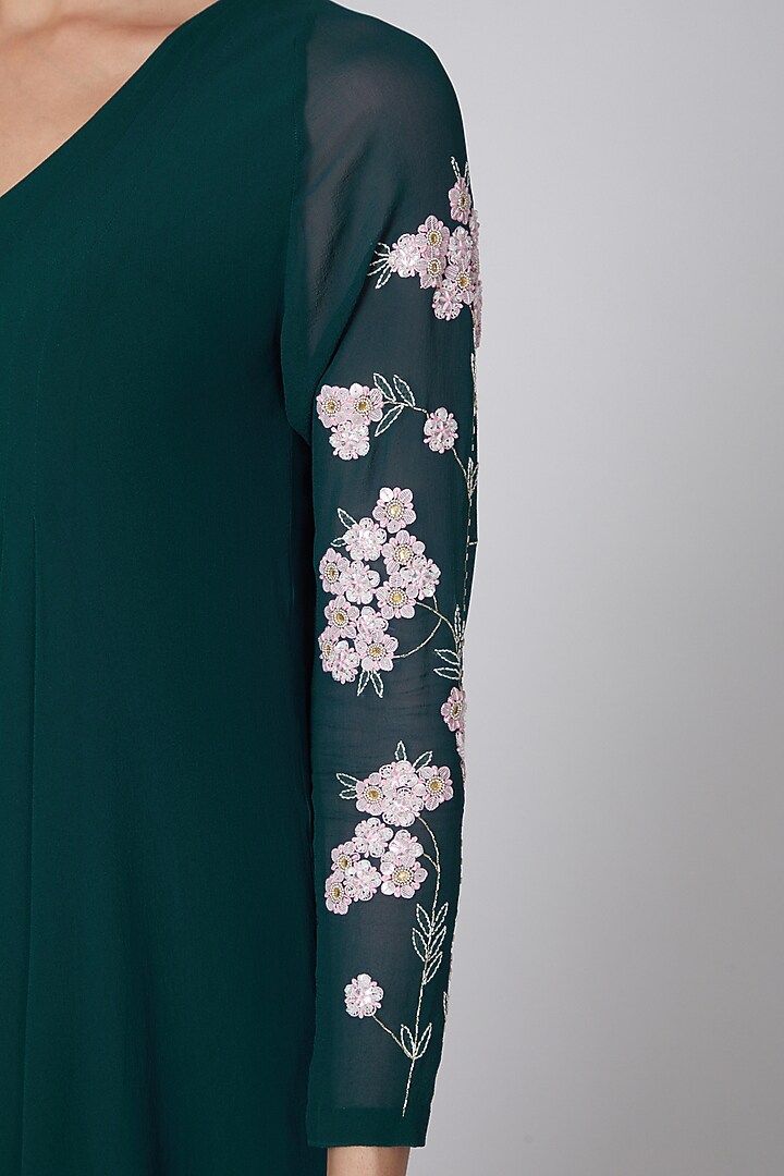 Emerald Green Embroidered Kurta Set by MADZIN at Pernia's Pop Up Shop