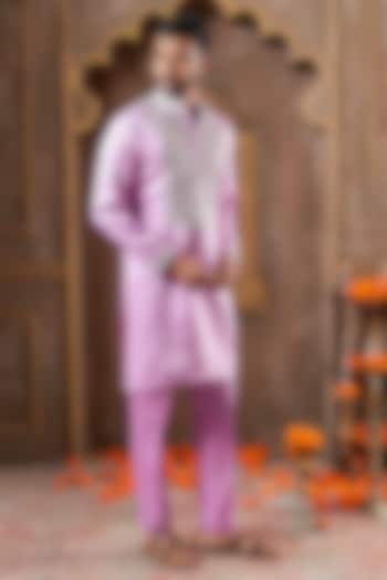 Lilac Linen Silk Mirror Embroidered Kurta Set by NAMAN AHUJA at Pernia's Pop Up Shop