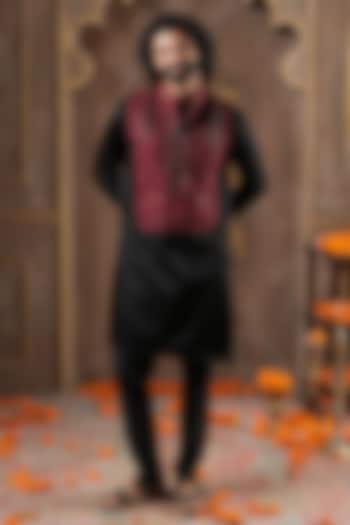 Black Linen Silk Embroidered Kurta Set by NAMAN AHUJA at Pernia's Pop Up Shop