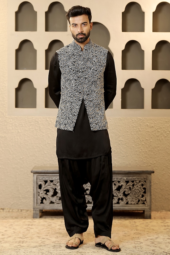 Black Silk Embroidered Bundi Jacket Set by NAMAN AHUJA at Pernia's Pop Up Shop