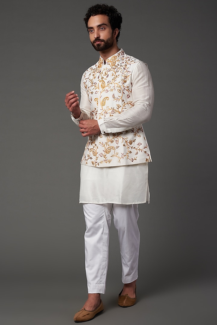 Off-White Embroidered Bundi Jacket With Kurta Set by NAMAN AHUJA