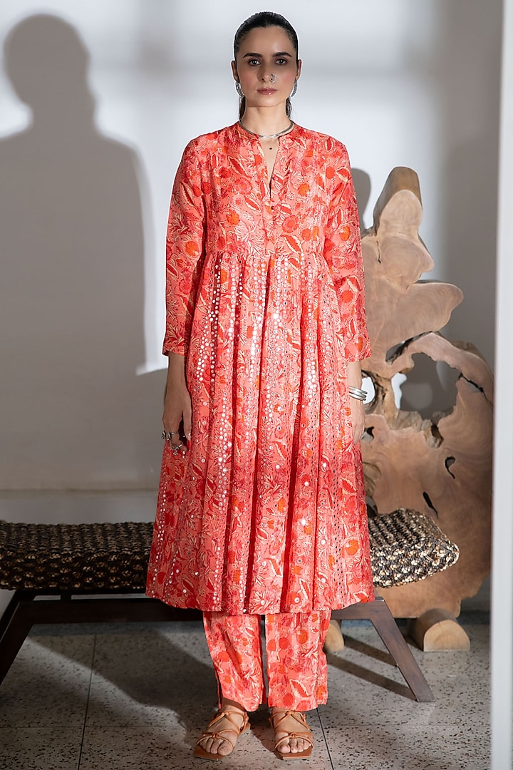 Salmon Printed Kurta Set by Naav by Avneet