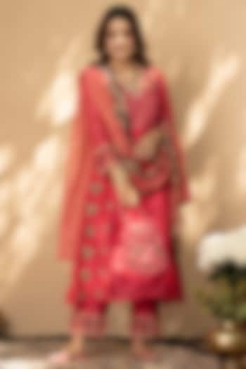 Pink Hand Embroidered Kurta Set by Naaz by noor