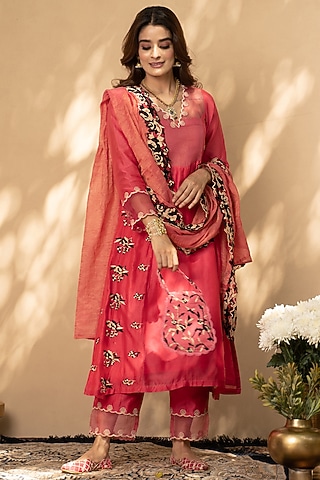 Pink Hand Embroidered Kurta Set by Naaz by noor