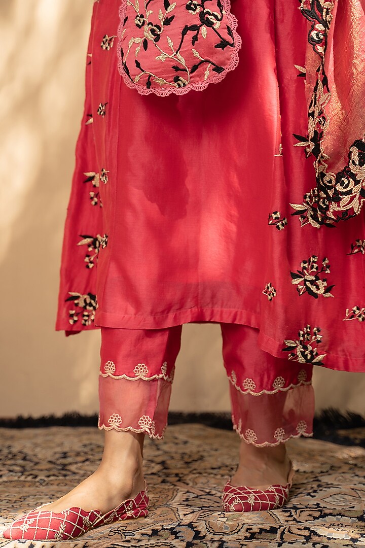 Pink Hand Embroidered Kurta Set by Naaz by noor at Pernia's Pop Up Shop