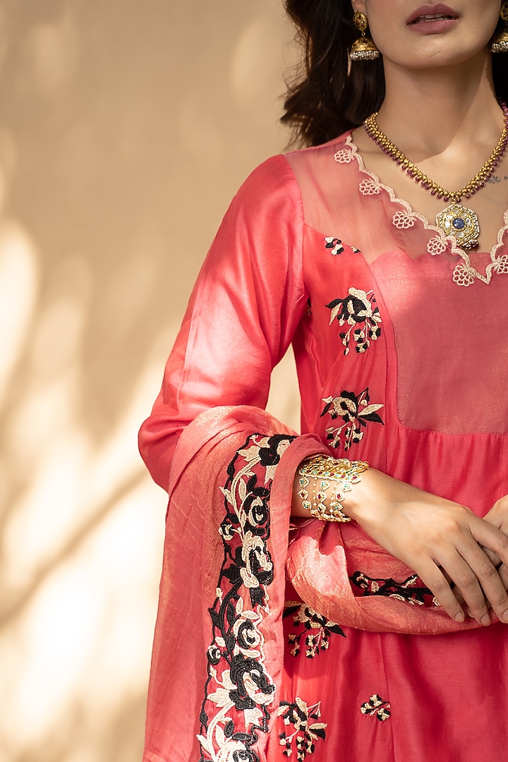Pink Hand Embroidered Kurta Set by Naaz by noor at Pernia's Pop Up Shop