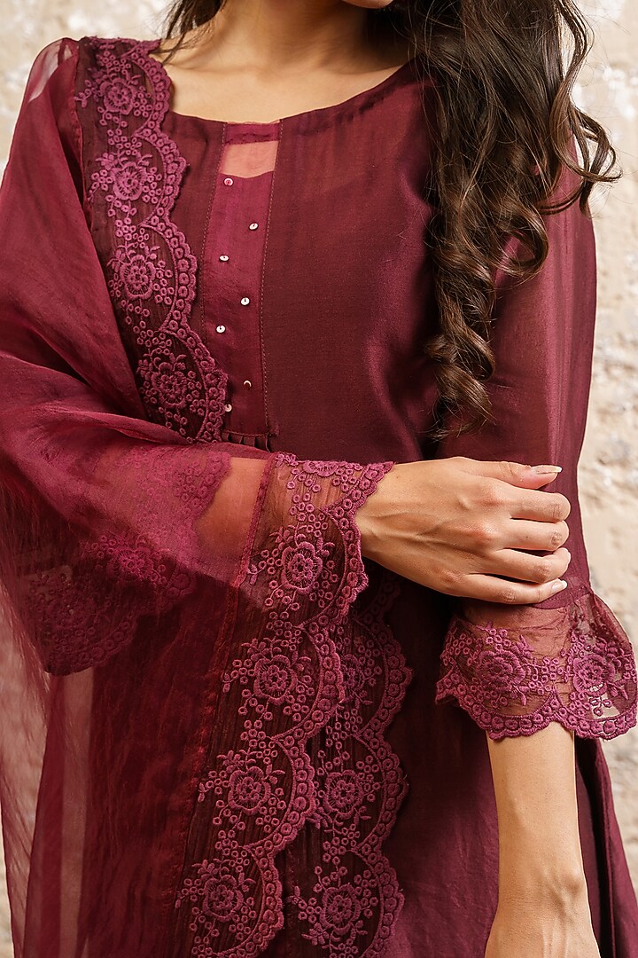 Plum Embroidered Kurta Set by Naaz by noor at Pernia's Pop Up Shop