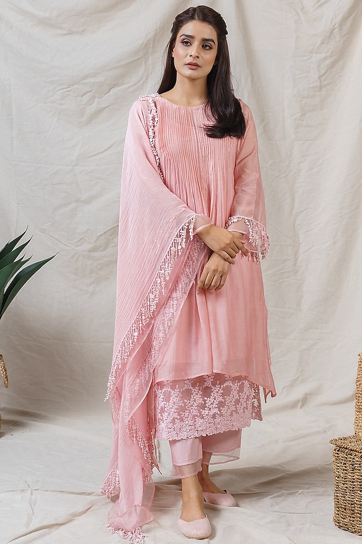 Blush Pink Embroidered Kurta Set by Naaz by noor