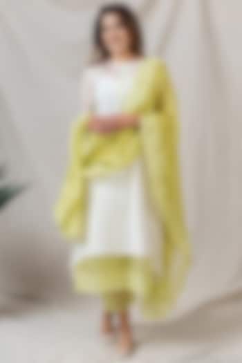 White Embroidered Kurta Set by Naaz by noor at Pernia's Pop Up Shop