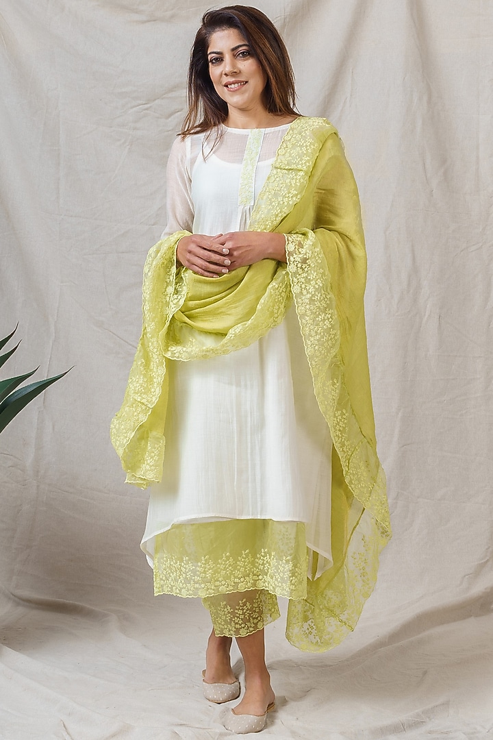 White Embroidered Kurta Set by Naaz by noor at Pernia's Pop Up Shop