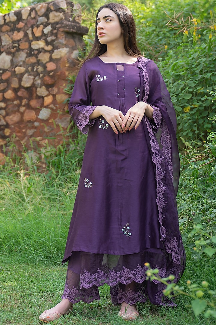 Purple Embroidered Kurta Set by Naaz by noor