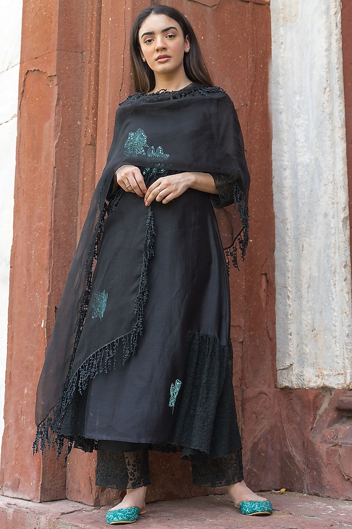 Black Embroidered Kurta Set by Naaz by noor