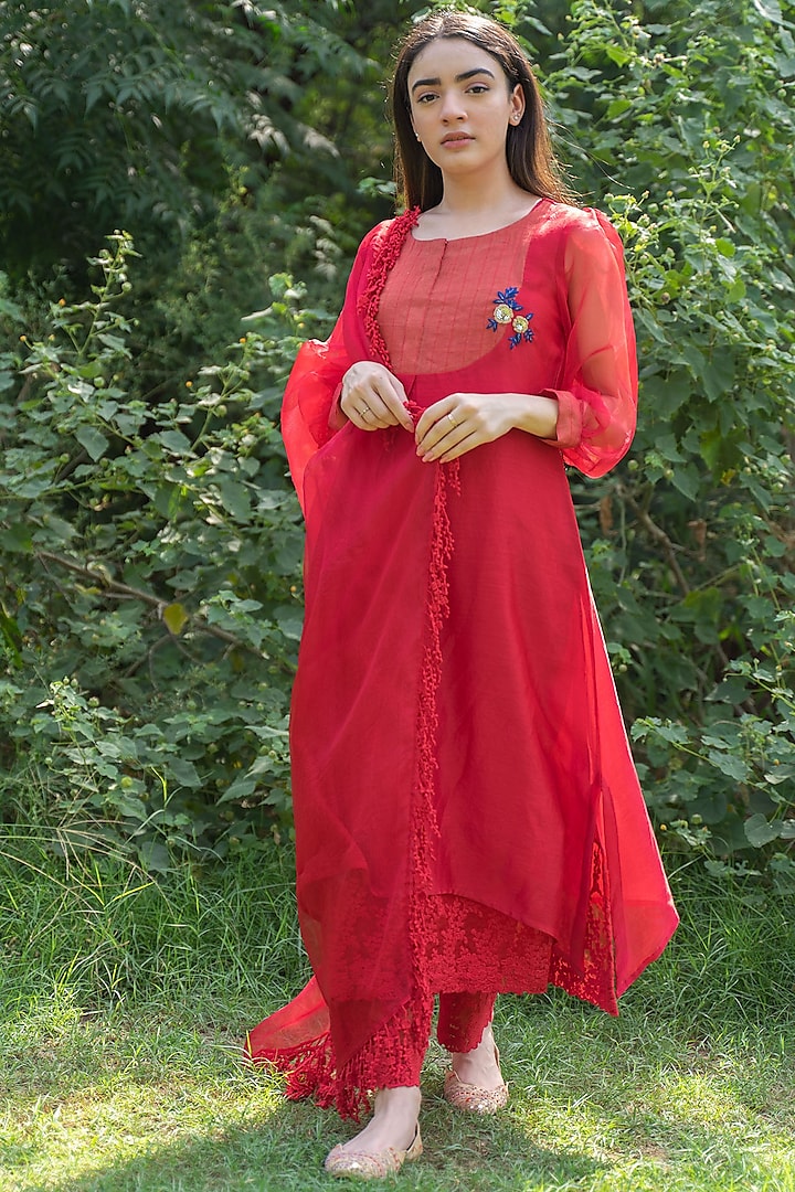 Red Embroidered Kurta Set by Naaz by noor