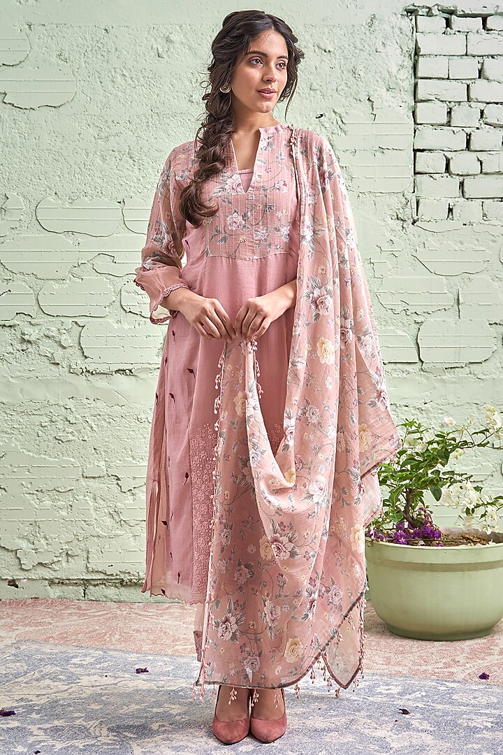 Blush Pink Printed & Embroidered Kurta Set Design by Naaz by noor at