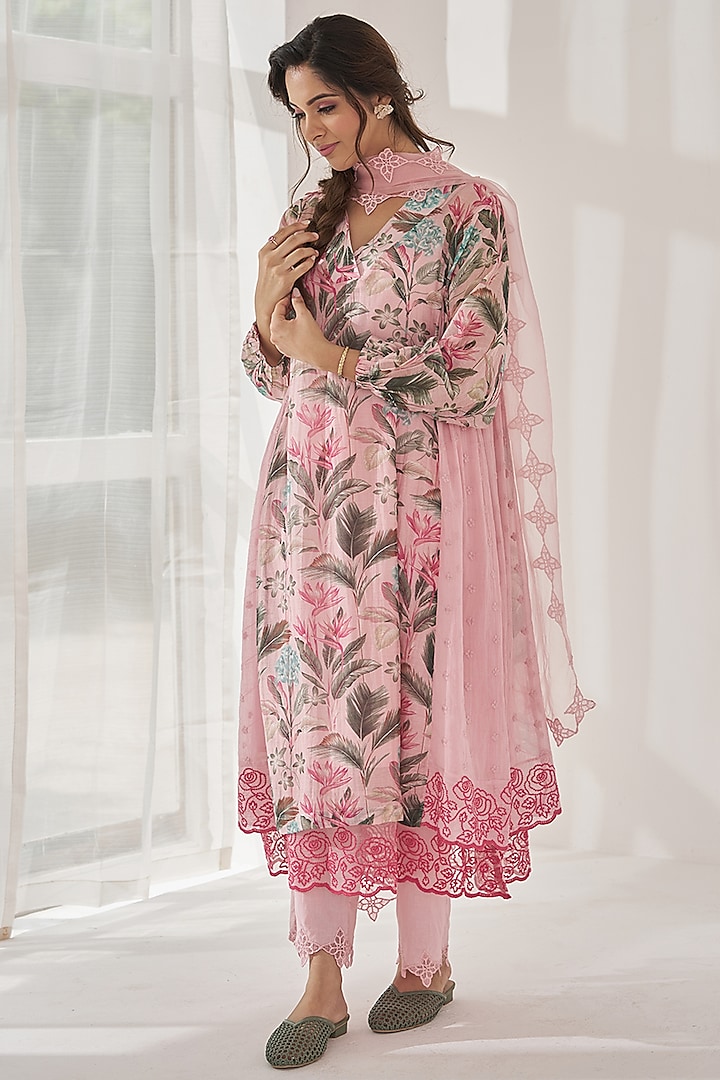 Pink Fine Cotton Chanderi Printed & Lace Embroidered Kurta Set by Naaz by noor