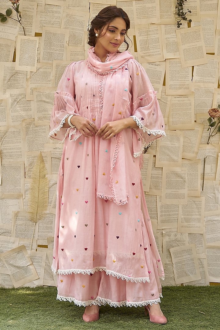 Pink Cotton Chanderi Thread Embroidered Kurta Set by Naaz by noor